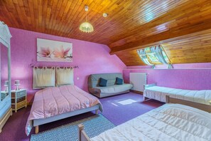 3 chambres, fer et planche à repasser, Wi-Fi gratuit, draps fournis