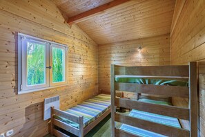 2 chambres, fer et planche à repasser, draps fournis