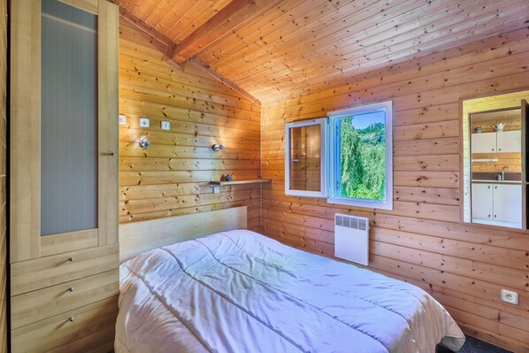 2 chambres, fer et planche à repasser, accès à Internet, literie fournie