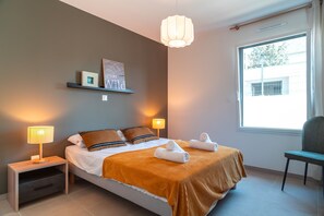 4 bedrooms, iron/ironing board, free WiFi, bed sheets