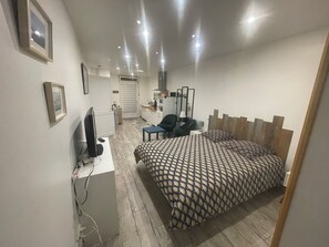 2 makuuhuonetta, silitysrauta/-lauta, ilmainen Wi-Fi, vuodevaatteet