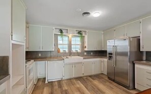 Micro-ondes, four, plaque de cuisson, lave-vaisselle
