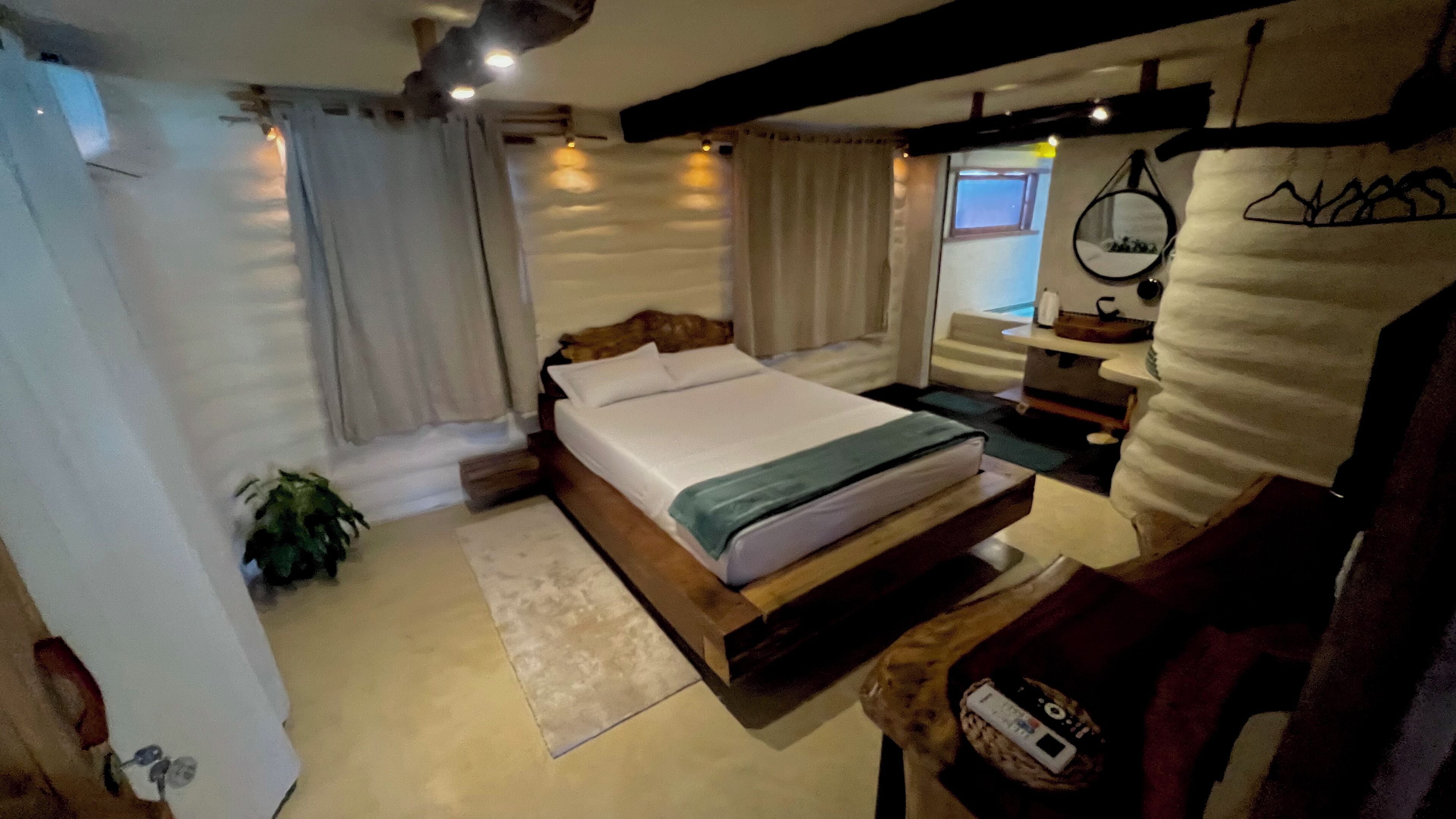 Dobbeltrom – deluxe, 1 queensize-seng, privat basseng | Sengetøy av topp kvalitet, individuelt dekorert og individuelt innredet