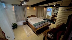 Deluxe-Doppelzimmer, 1 Queen-Bett, eigener Pool | Hochwertige Bettwaren, individuell dekoriert, individuell eingerichtet