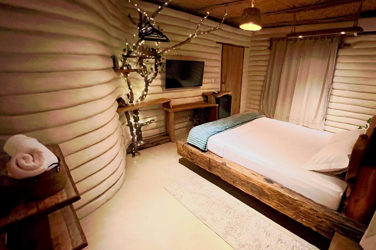 Dobbeltrom – deluxe, 1 queensize-seng, badekar | Sengetøy av topp kvalitet, wi-fi (inkludert) og individuelt dekorert