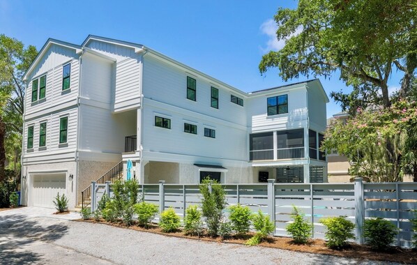 المنشأة من الخارج