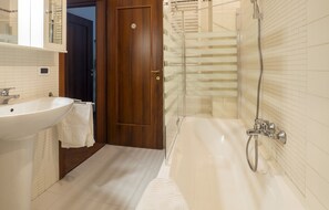 Shower, hair dryer, bidet, towels