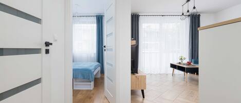 1 habitación, tabla de planchar con plancha, cuna de viaje y wifi