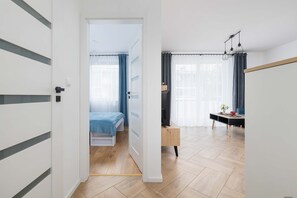 1 dormitori, planxa i posts de planxar, un bressol de viatge i wifi 