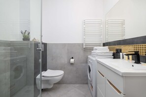 Dutxa, assecador de cabells i tovalloles 