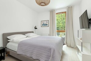 1 bedroom, iron/ironing board, travel crib, WiFi
