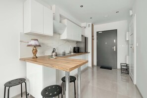 Fridge, stovetop, cookware/dishes/utensils