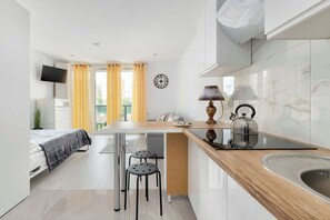 Iron/ironing board, travel crib, WiFi, bed sheets