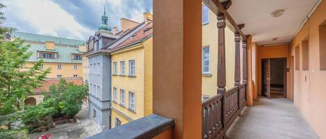 المنطقة المحيطة بالمنشأة