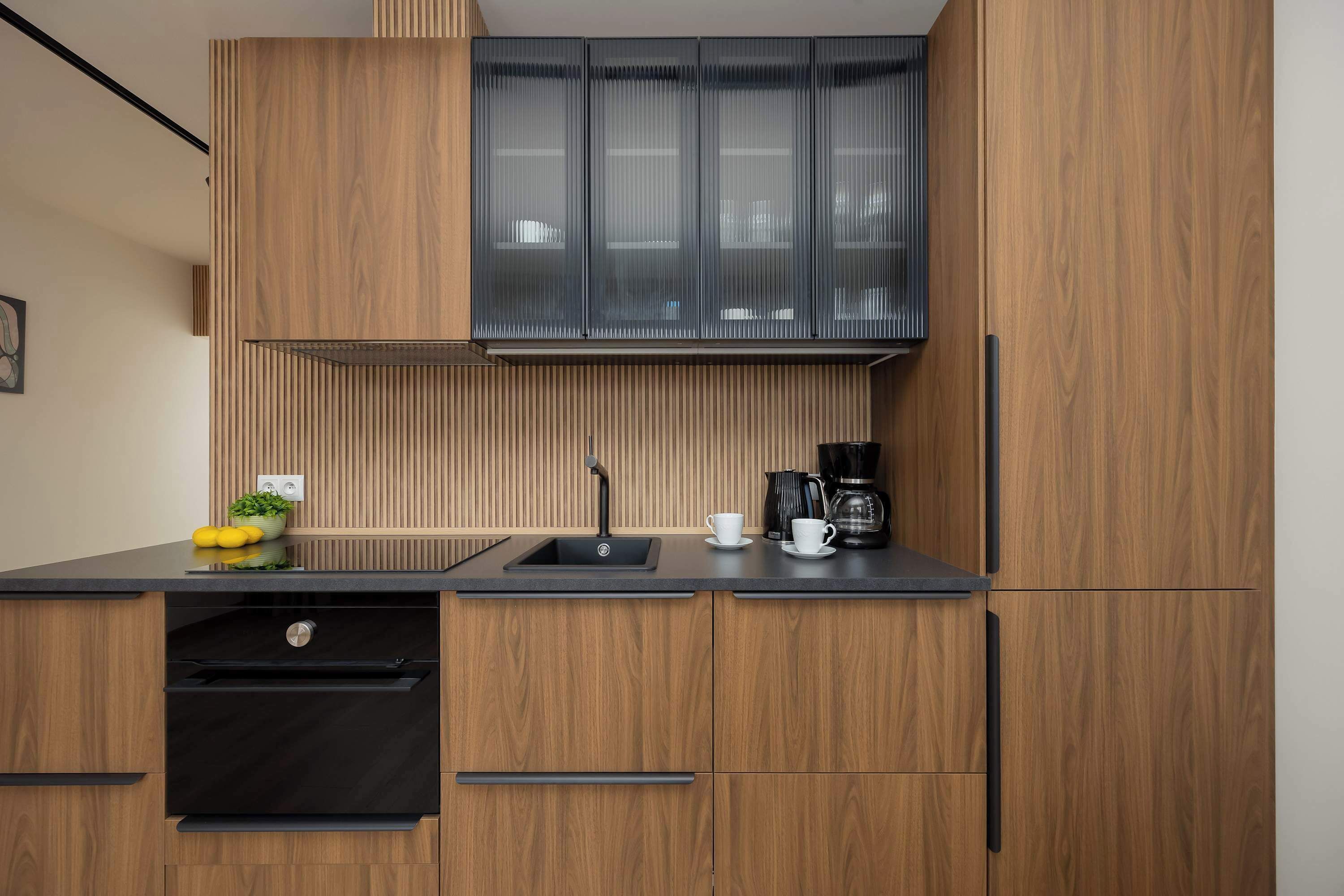 Frigorifero, forno, piano cottura, lavastoviglie