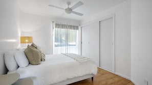 4 bedrooms, iron/ironing board, free WiFi, bed sheets