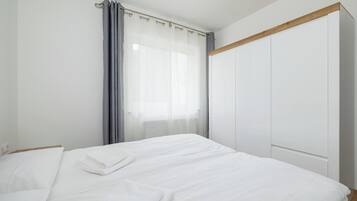 1 bedroom, iron/ironing board, travel cot, WiFi