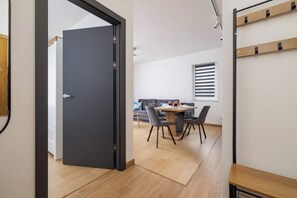 Dining - Ustrońska 18B | Wisła | Modern Apartment | Balcony | Smart TV & WiFi (Wisła)