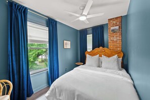 2 bedrooms, desk, iron/ironing board, WiFi
