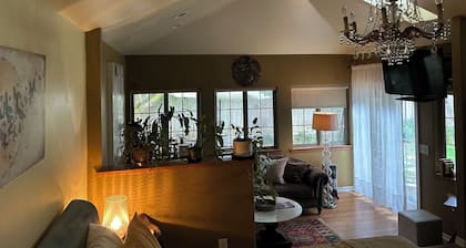 Charming 1-bedroom house in enchanting Seattle with WiFi