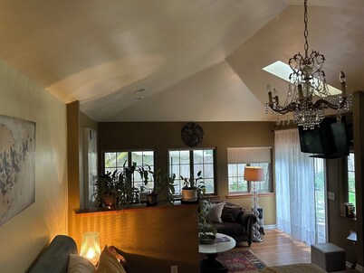 Charming 1-bedroom house in enchanting Seattle with WiFi