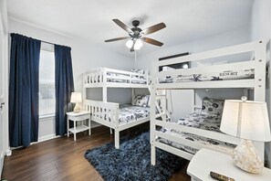 5 bedrooms, iron/ironing board, WiFi, bed sheets