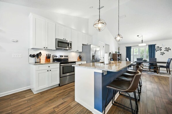 Fridge, microwave, stovetop, dishwasher