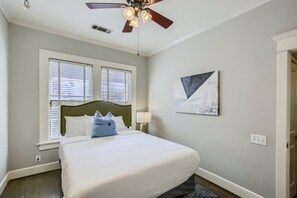 2 dormitorios, tabla de planchar con plancha, wifi gratis y ropa de cama