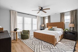 3 Schlafzimmer, Schreibtisch, Bügeleisen/Bügelbrett, Reisekinderbett