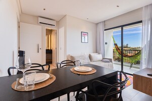 Basic Apartment | Dining