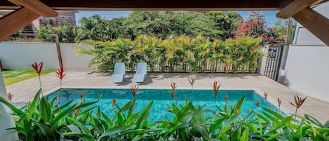 Comfort-Apartment | Pool | Innenpool, Liegestühle