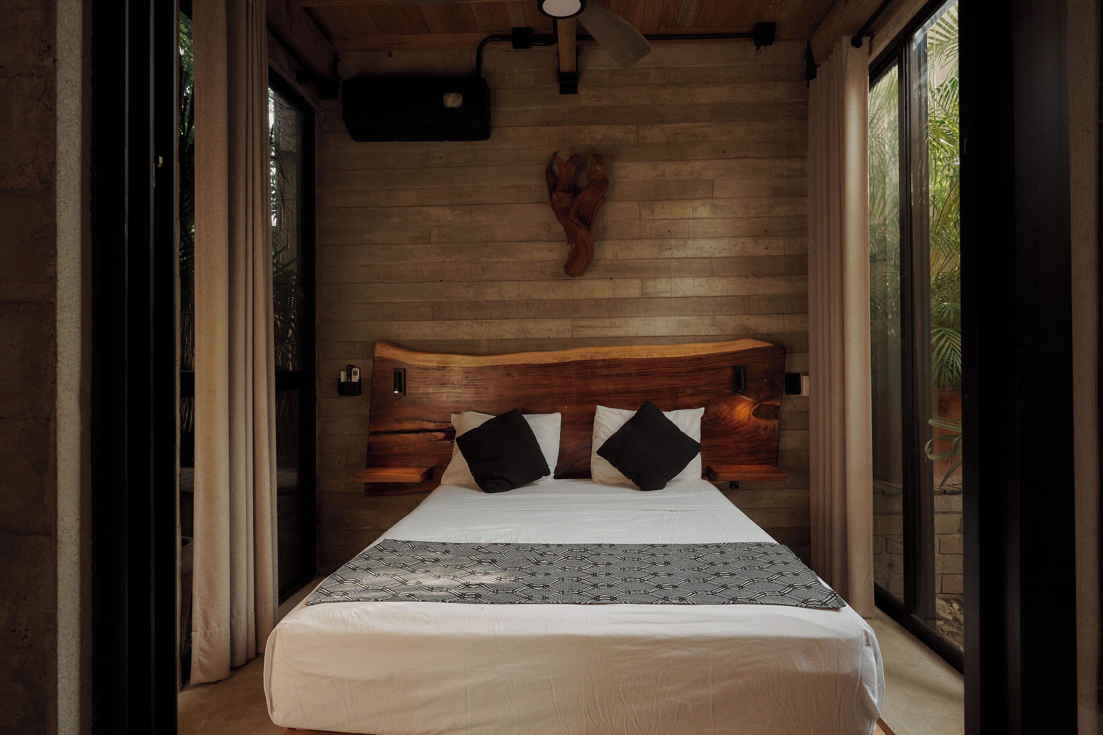 Két bảo mật tại phòng, màn/rèm cản sáng, bàn ủi/dụng cụ ủi quần áo 