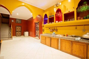 Villa, 5 Bedrooms, Patio, Pool View | Interior