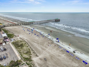 Beach - Charming 3-bedroom beachfront condo (Folly Beach)
