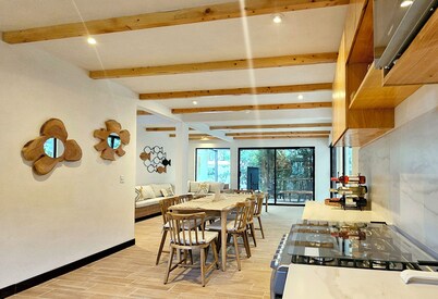 ! Mansion of Princes! "Dream on the shores of Lake Atitlan".