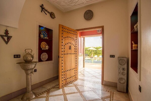 Villa, 5 Bedrooms | Property entrance