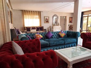 Villa, 4 Bedrooms, Accessible, Smoking | Living room