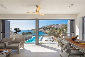 Outdoor dining - Beachfront Villa Sea Colors with Pool (Sevid)