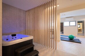 Spa - Beachfront Villa Sea Colors with Pool (Sevid)