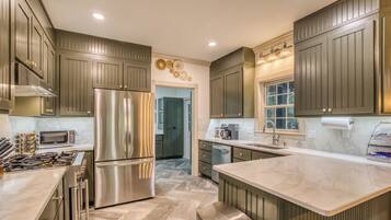 冰箱、微波炉、烤箱、炉灶