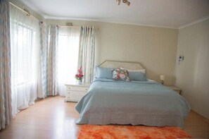 House, Pool View | Desk, laptop workspace, iron/ironing board, free WiFi