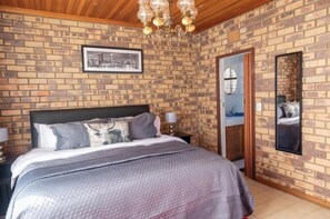 House, Pool View | Desk, laptop workspace, iron/ironing board, free WiFi