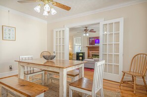 บริการอาหารในห้องพัก