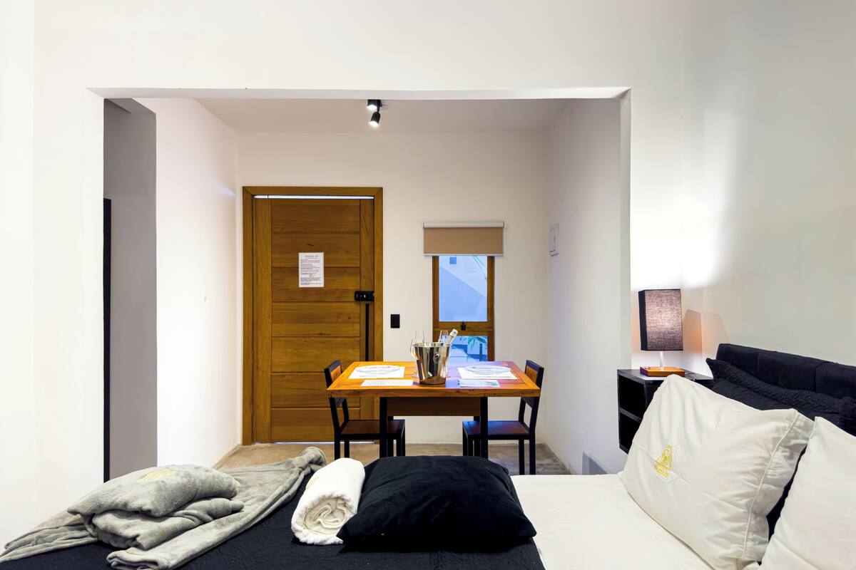 Triple Room | In-room safe, laptop workspace, iron/ironing board, free WiFi