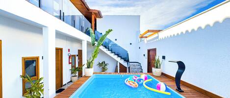 Kolam renang terbuka