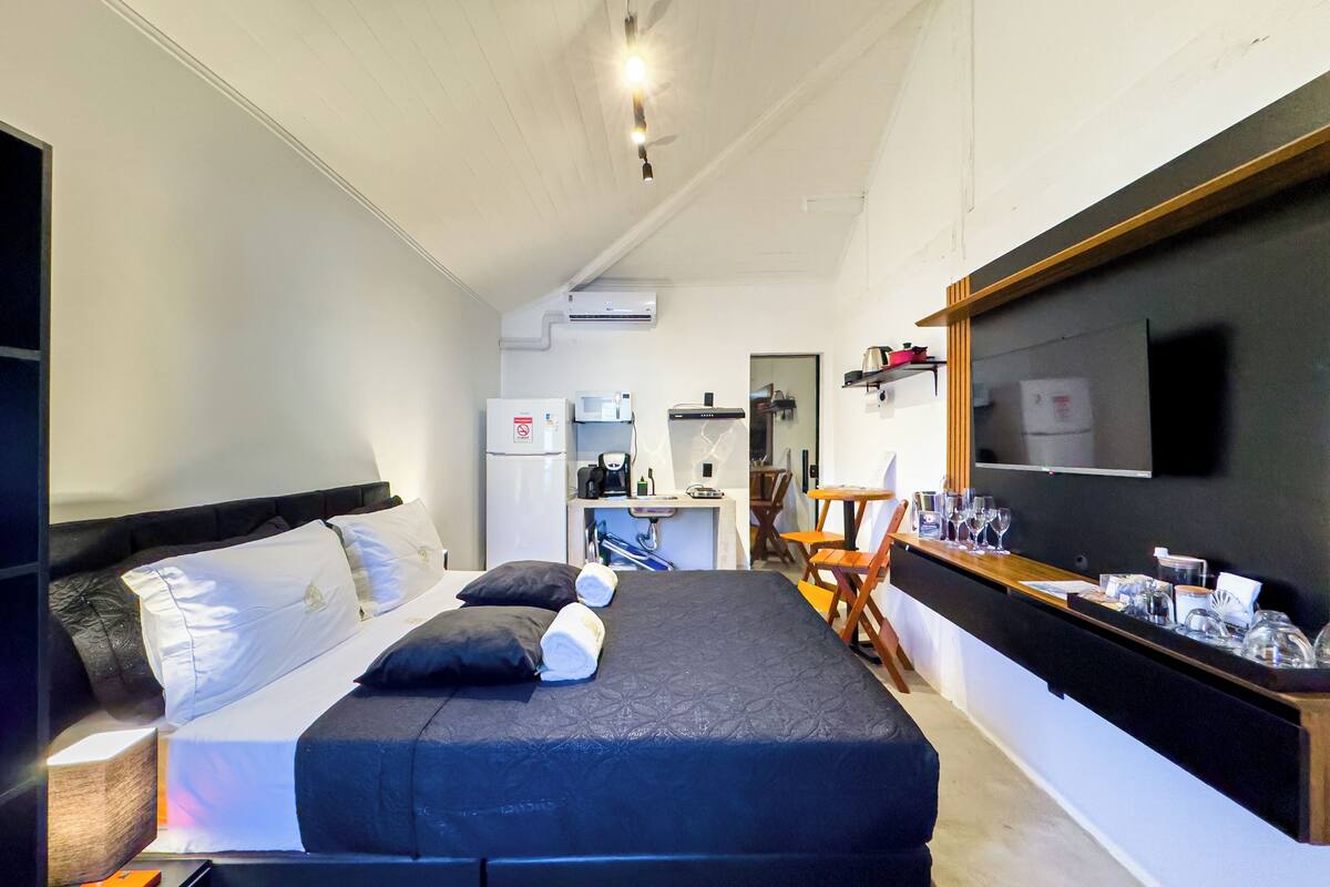 Double Room | In-room safe, laptop workspace, iron/ironing board, free WiFi