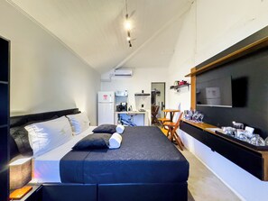 Double Room | In-room safe, laptop workspace, iron/ironing board, free WiFi