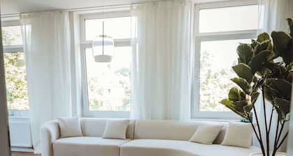 Staylight Penthouse by the French Garden - 7 Min to Old Town