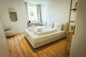 3 Schlafzimmer, Schreibtisch, Bügeleisen/Bügelbrett, WLAN