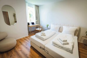 3 bedrooms, desk, iron/ironing board, WiFi